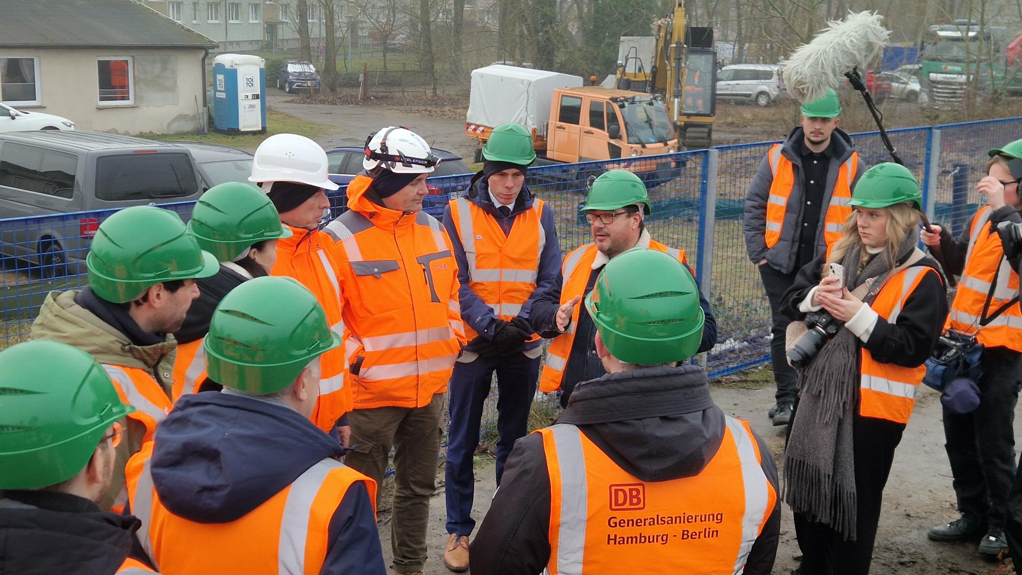 Ludwigslust: Staatssekretärin Jesse informiert sich über Stand der Generalsanierung der Strecke Hamburg-Berlin