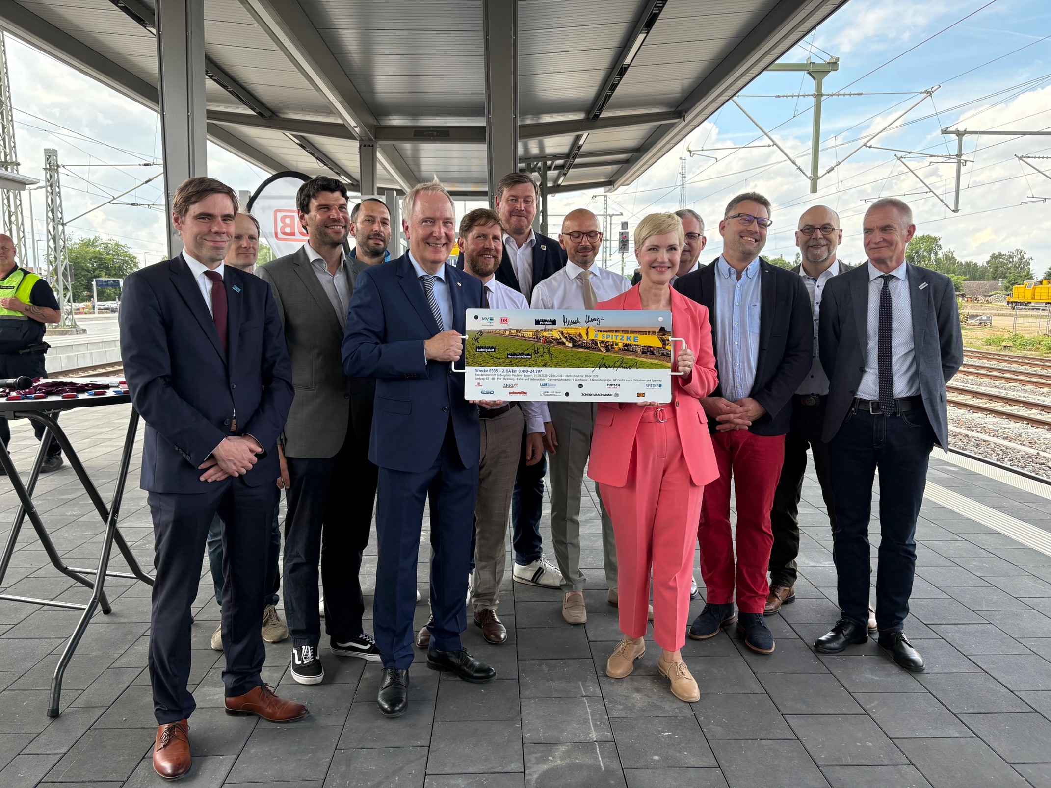 Schneller unterwegs zwischen Ludwigslust und Parchim – Bahnhöfe modernisiert