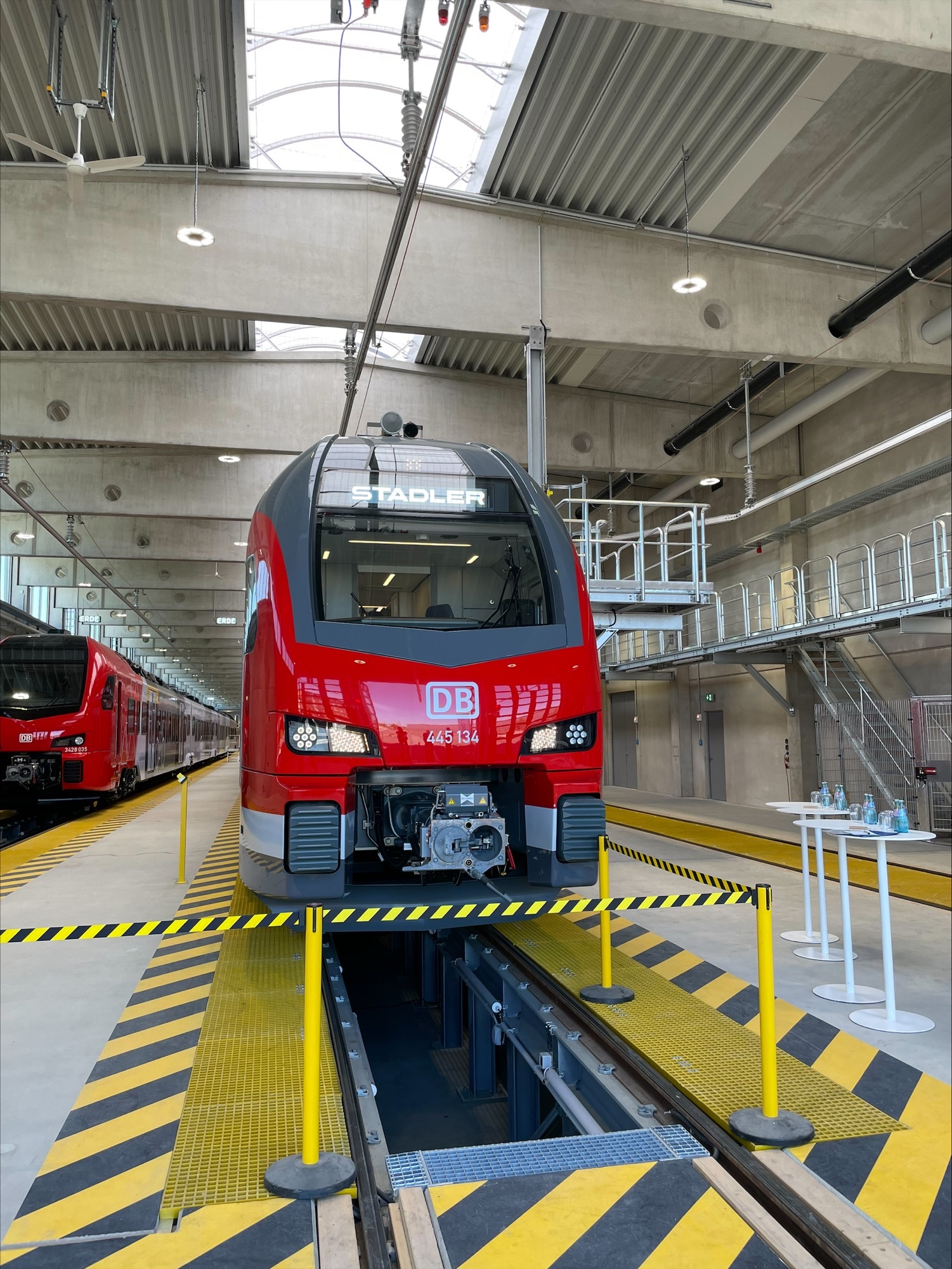 DB Regio Nordost präsentiert bei Stadler das erste Mal das Neufahrzeug KISS für den Verkehrsvertrag Nord-Süd2